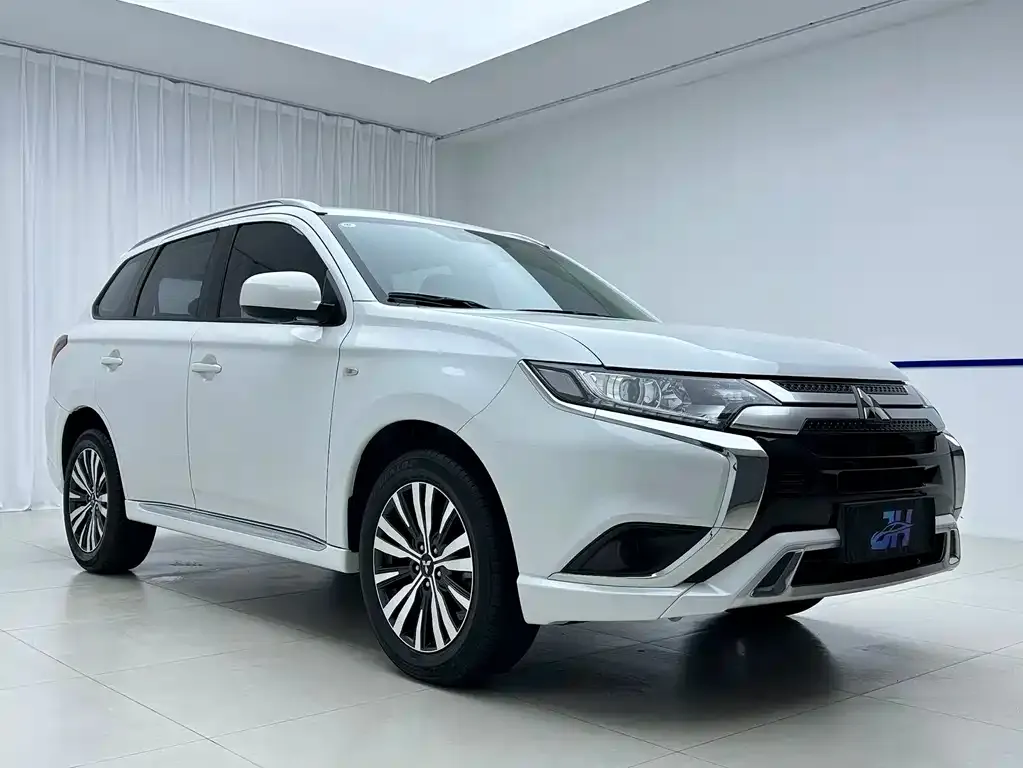 Mitsubishi Outlander — фото 10