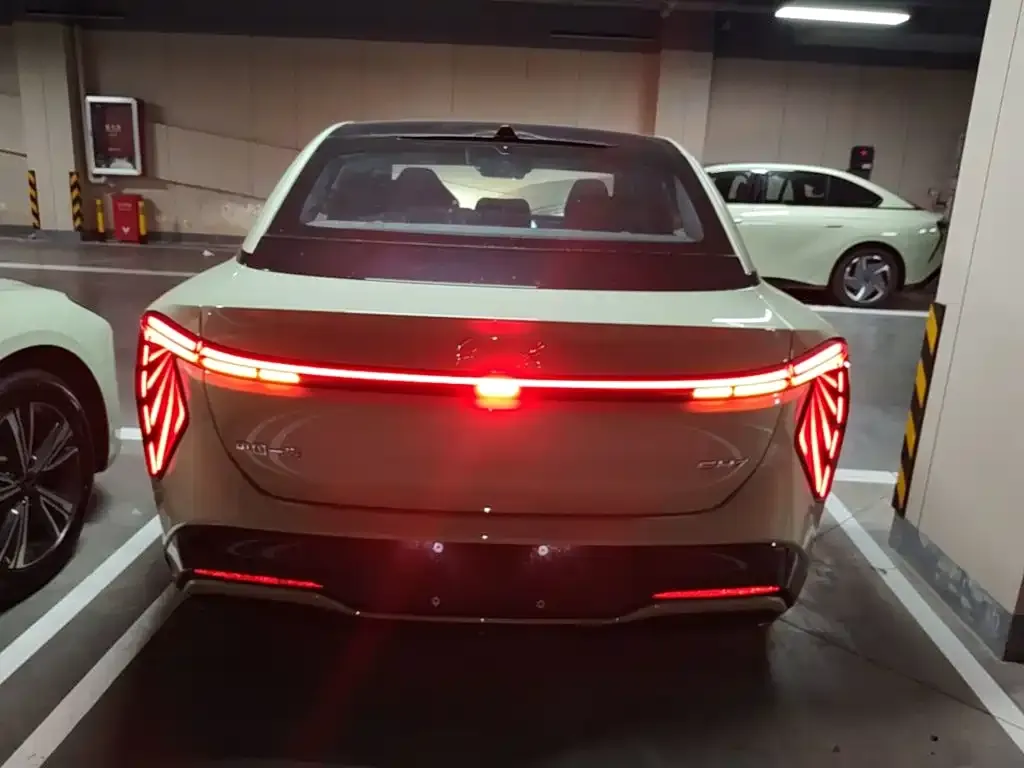 Hongqi EH7 2026 из CN, фото 5