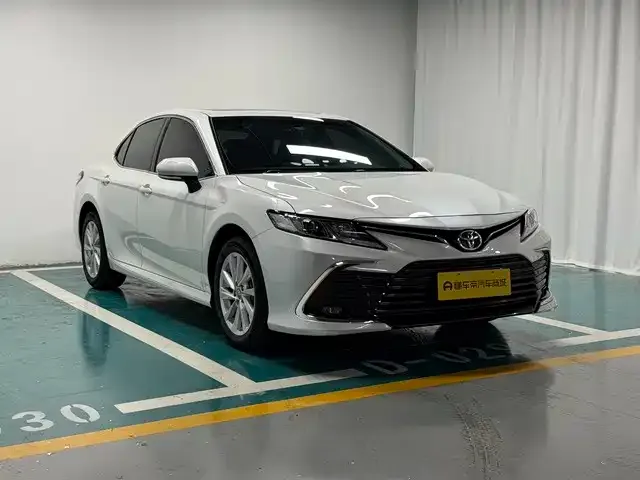 Toyota Camry — фото 3