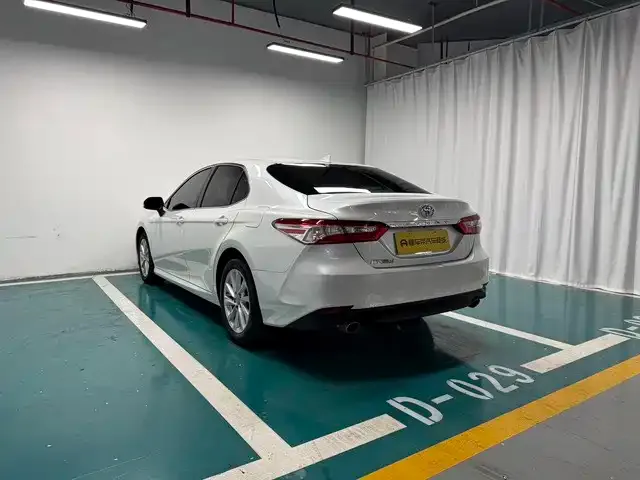 Toyota Camry — фото 9