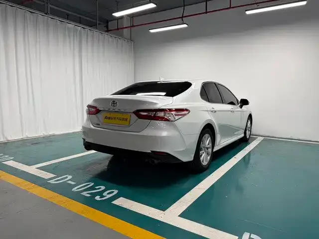 Toyota Camry — фото 5