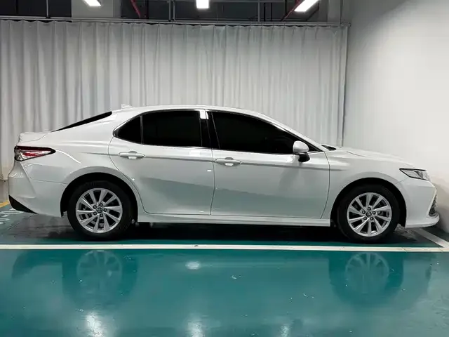 Toyota Camry — фото 4