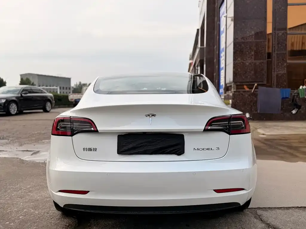 Tesla Model 3 — фото 10