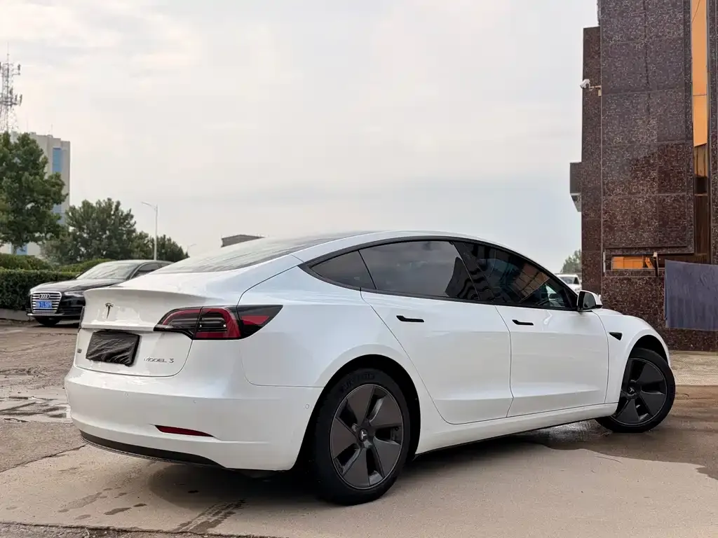 Tesla Model 3 — фото 5
