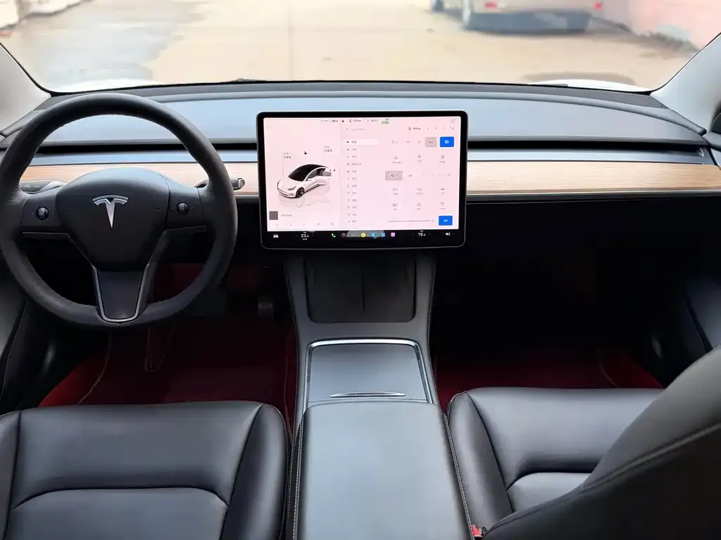 Tesla Model 3 — фото 3