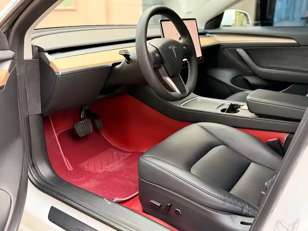 Tesla Model 3 — фото 4