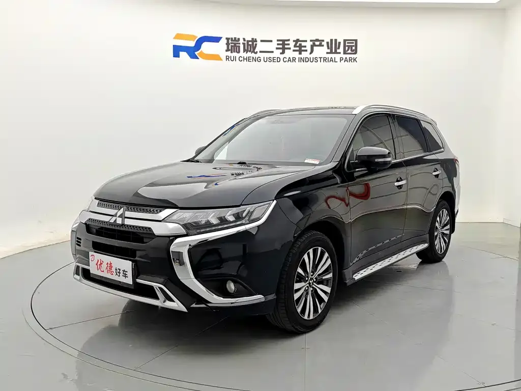Mitsubishi Outlander — фото 1