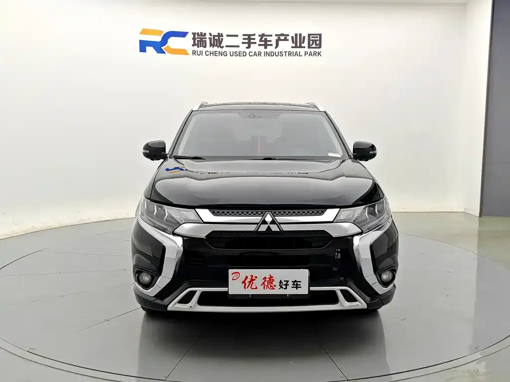 Mitsubishi Outlander — фото 2