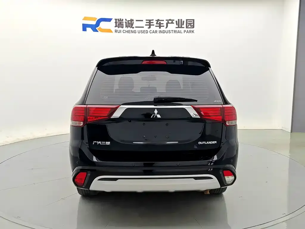Mitsubishi Outlander — фото 3