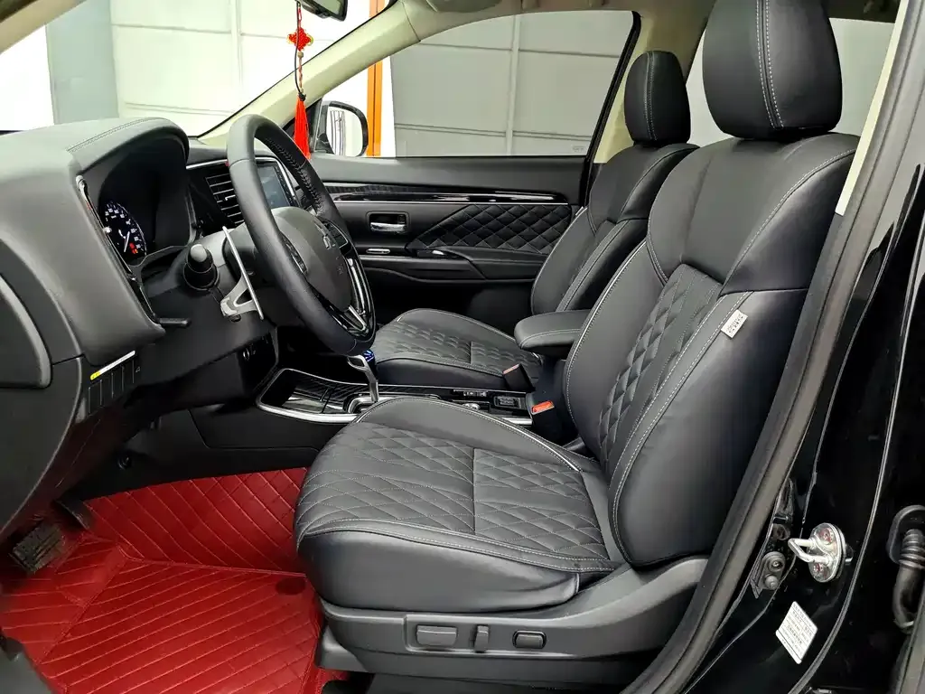 Mitsubishi Outlander — фото 10