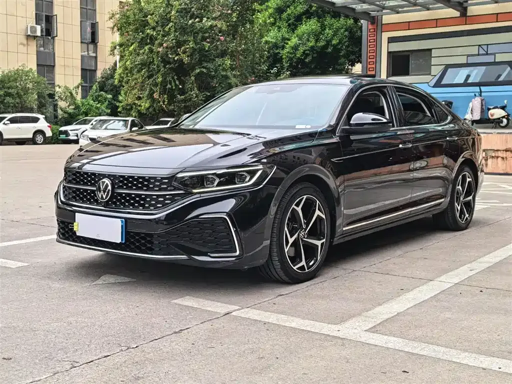 Volkswagen Passat — фото 1