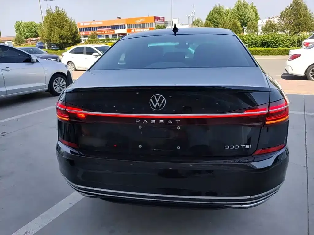 Volkswagen Passat — фото 10