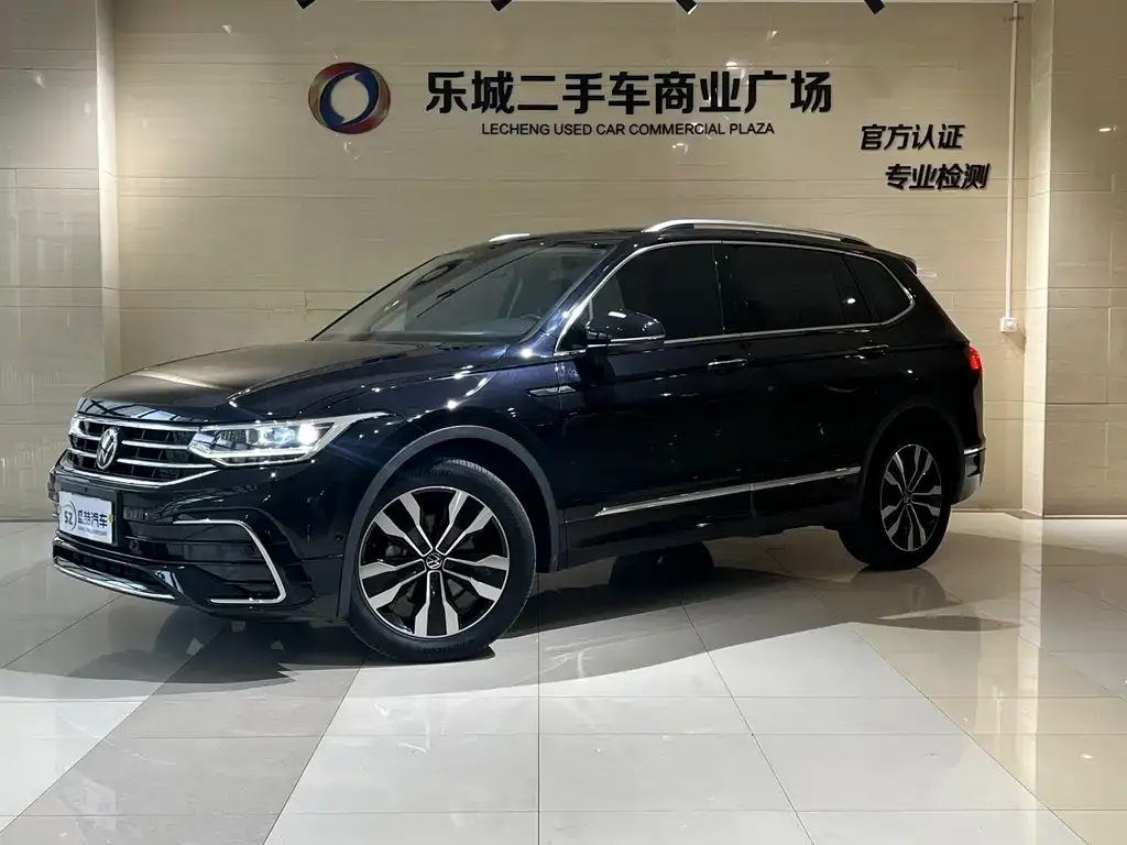 Volkswagen Tiguan L — фото 1