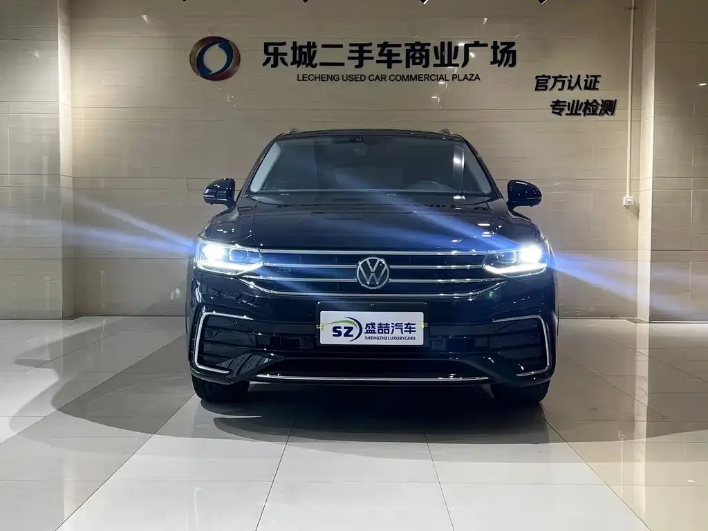 Volkswagen Tiguan L — фото 2