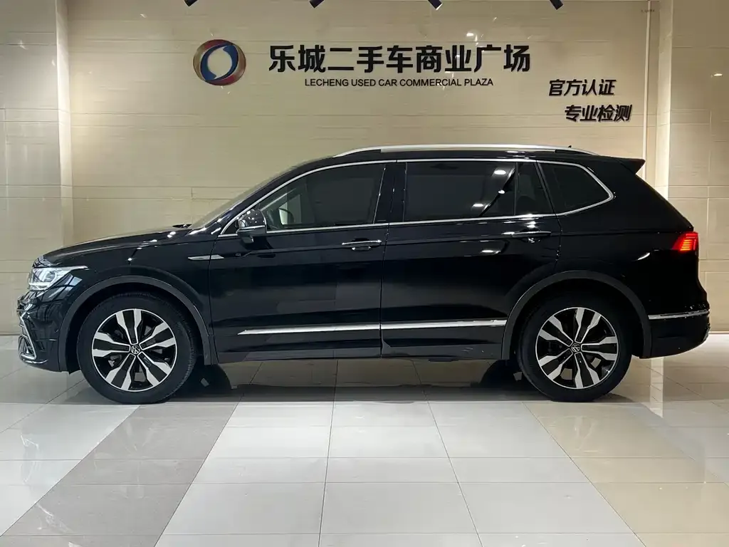 Volkswagen Tiguan L — фото 6