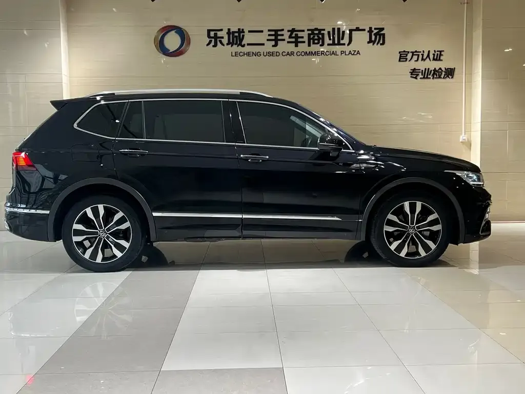 Volkswagen Tiguan L — фото 3