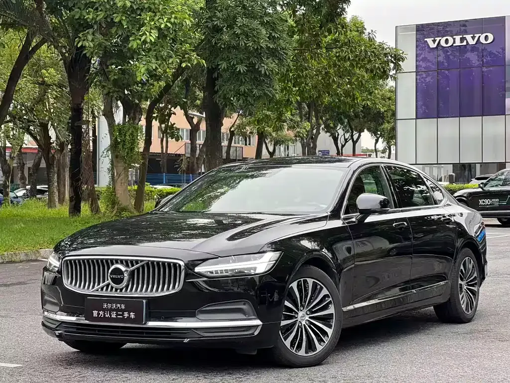 Volvo S90 — фото 1