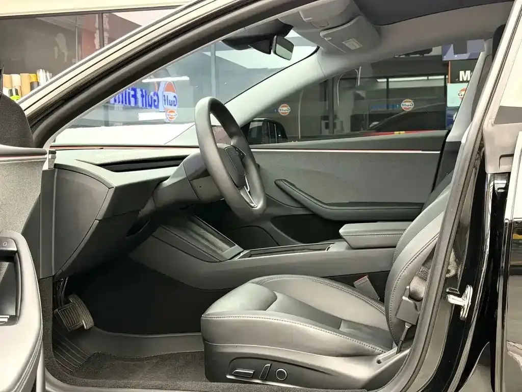 Tesla Model 3 — фото 10