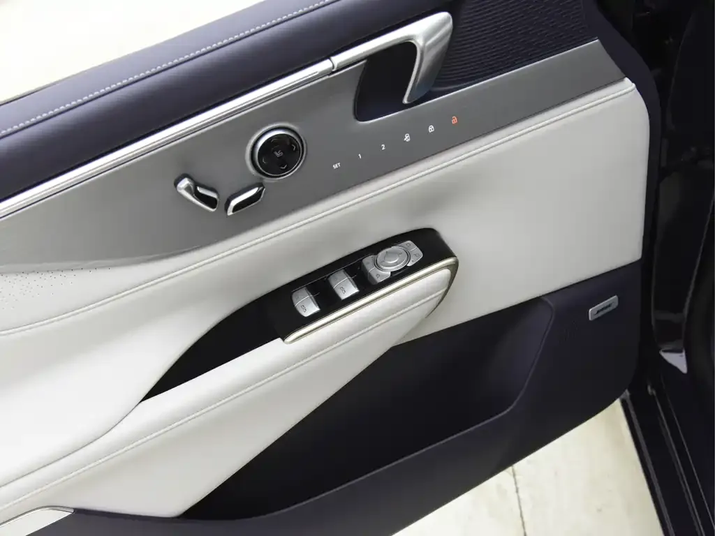 Buick GL8 Hybrid — фото 3