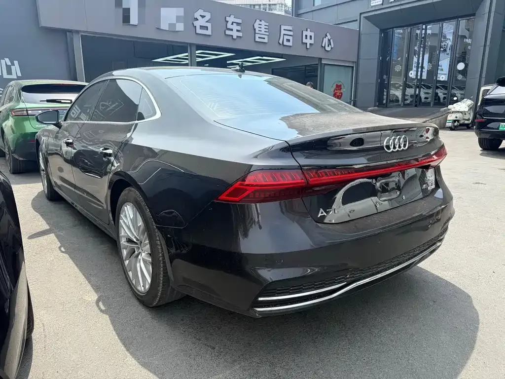Audi A7L 2024 из CN, фото 9