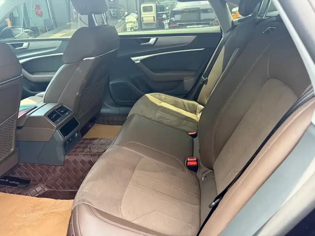 Audi A7L 2024 из CN, фото 2