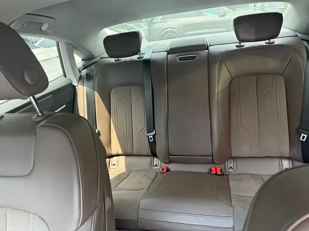 Audi A7L 2024 из CN, фото 3