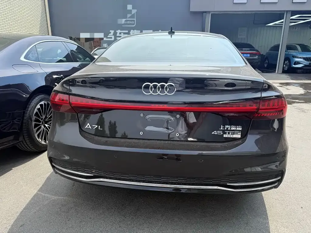 Audi A7L 2024 из CN, фото 8
