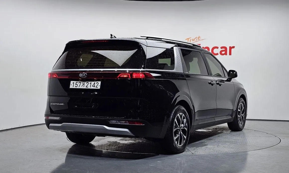 Kia Carnival — фото 10