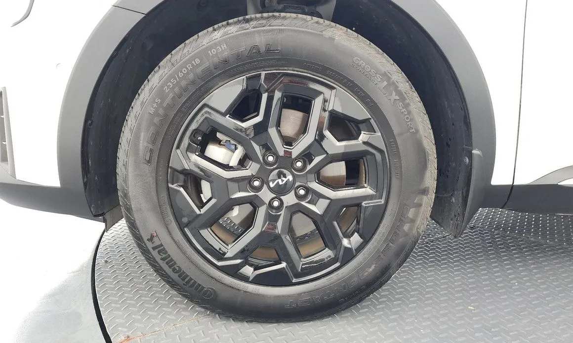 Kia Sorento — фото 7