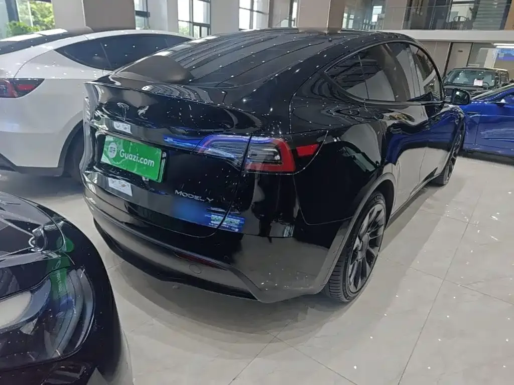 Tesla Model Y — фото 6