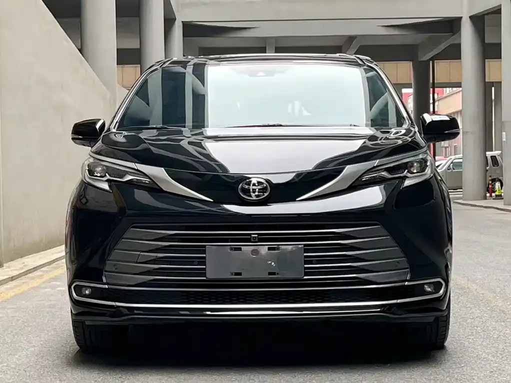 Toyota Sienna — фото 7