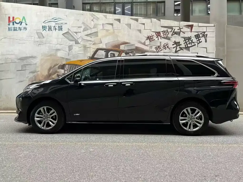 Toyota Sienna — фото 2