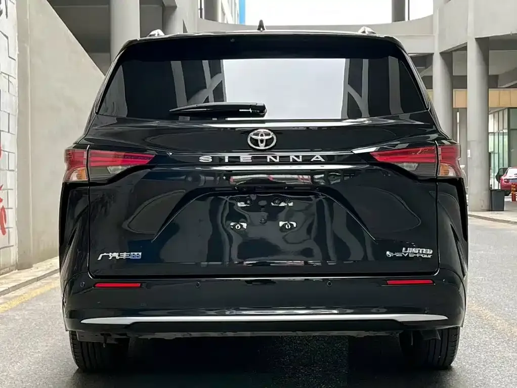 Toyota Sienna — фото 5