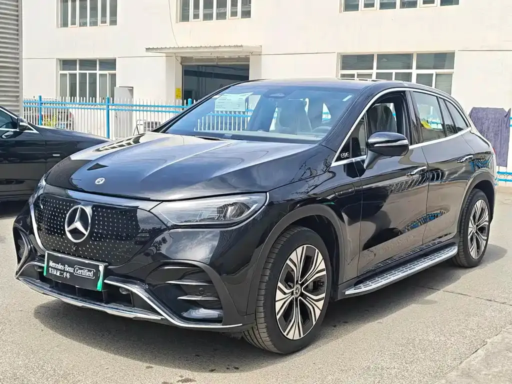 Mercedes-Benz EQE SUV — фото 1