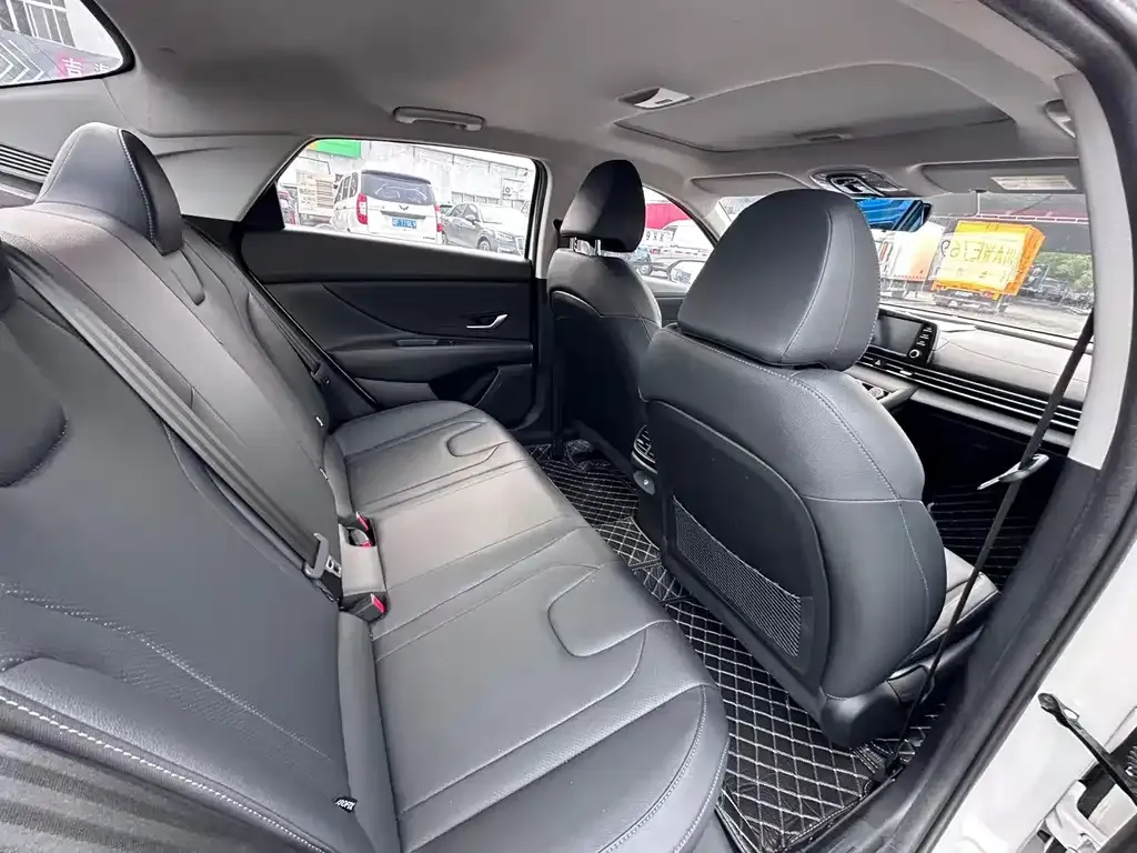 Hyundai Elantra — фото 3