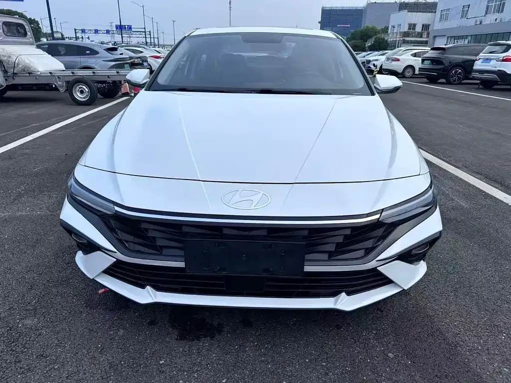 Hyundai Elantra — фото 4