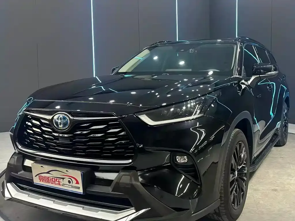 Toyota Highlander — фото 1