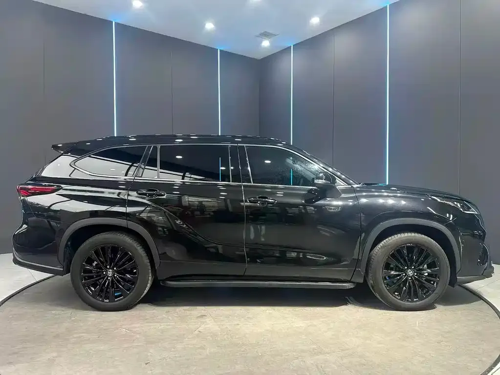 Toyota Highlander — фото 10