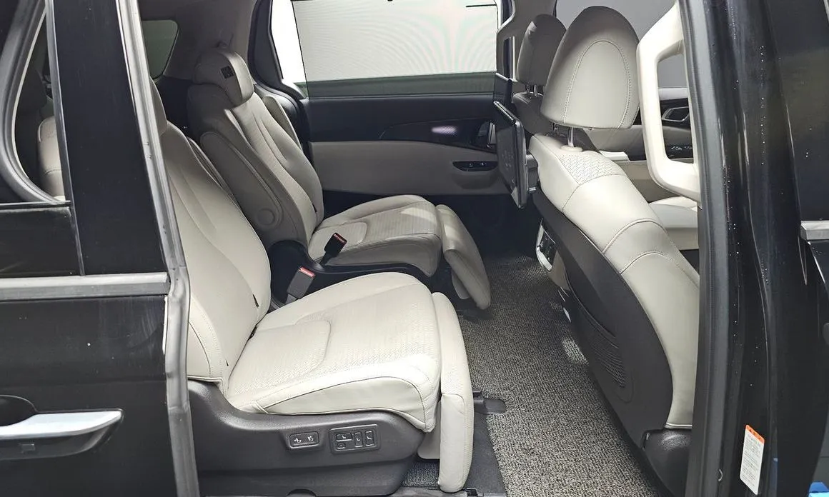 Kia Carnival — фото 10