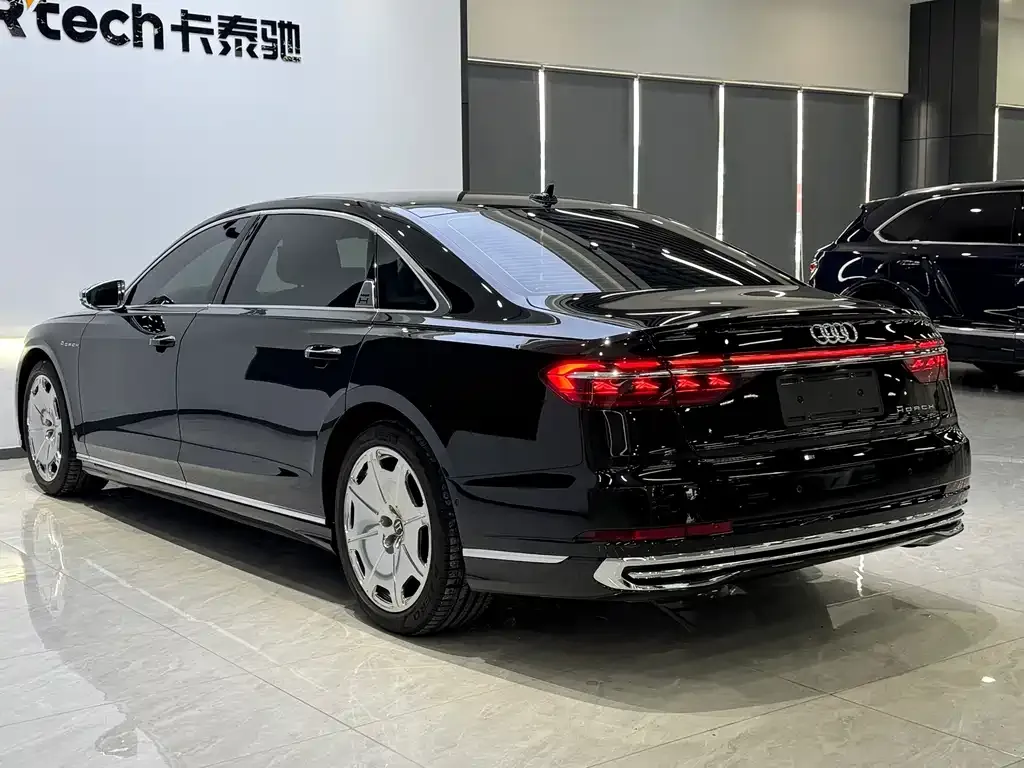 Audi A8 — фото 6