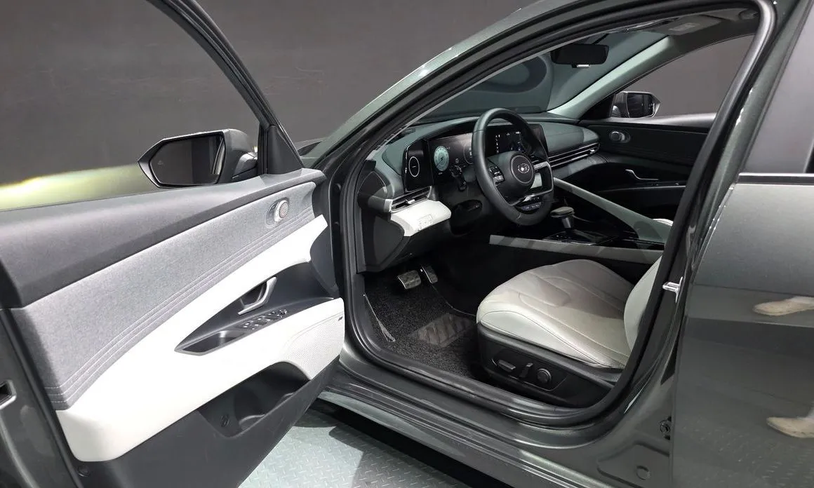 Hyundai AVANTE — фото 9