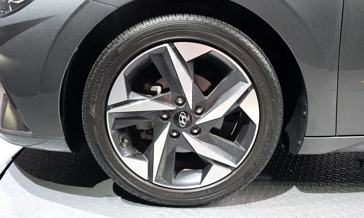 Hyundai AVANTE — фото 8