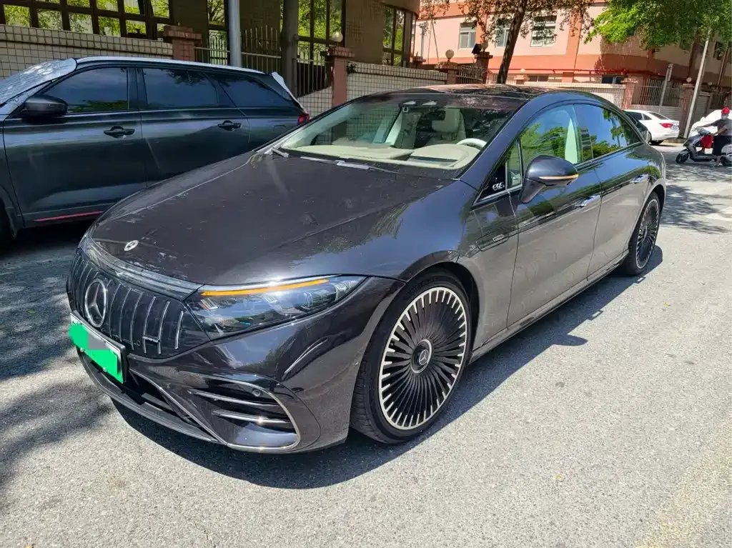 Mercedes-Benz EQS AMG — фото 1