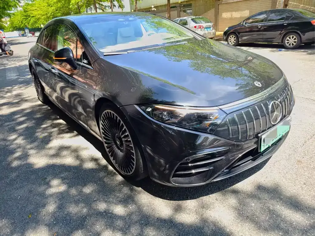 Mercedes-Benz EQS AMG — фото 9