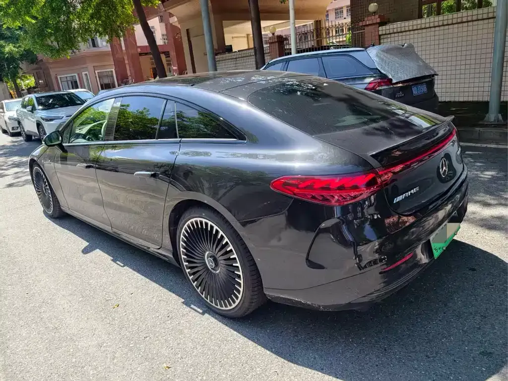 Mercedes-Benz EQS AMG — фото 10