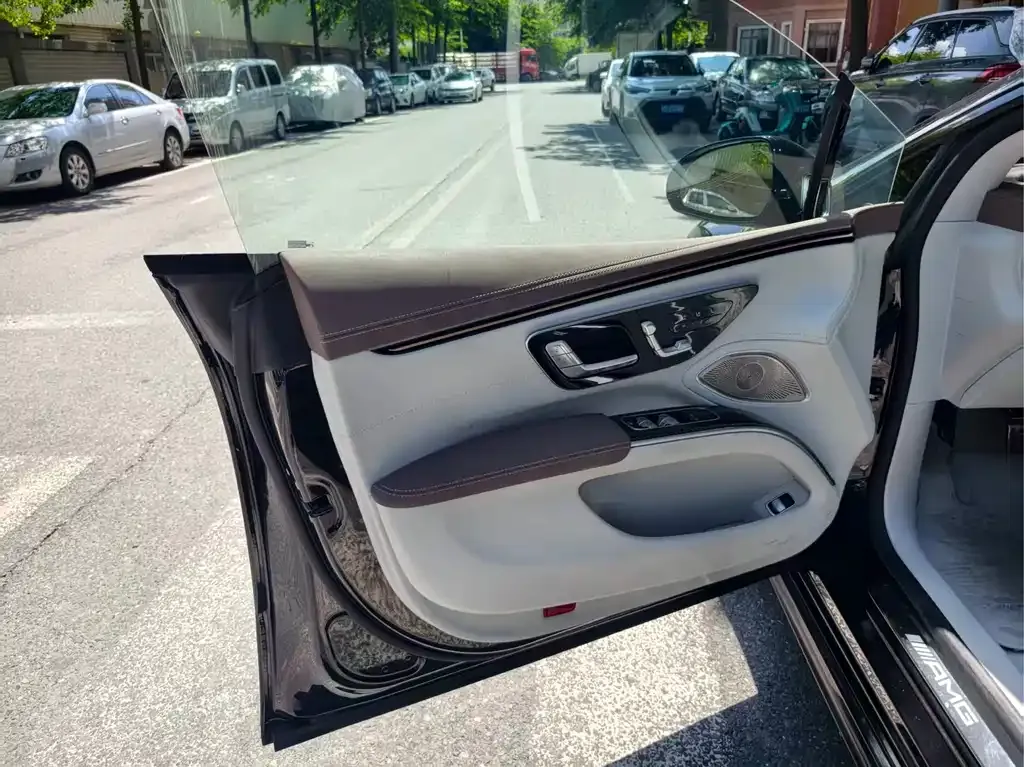 Mercedes-Benz EQS AMG — фото 2