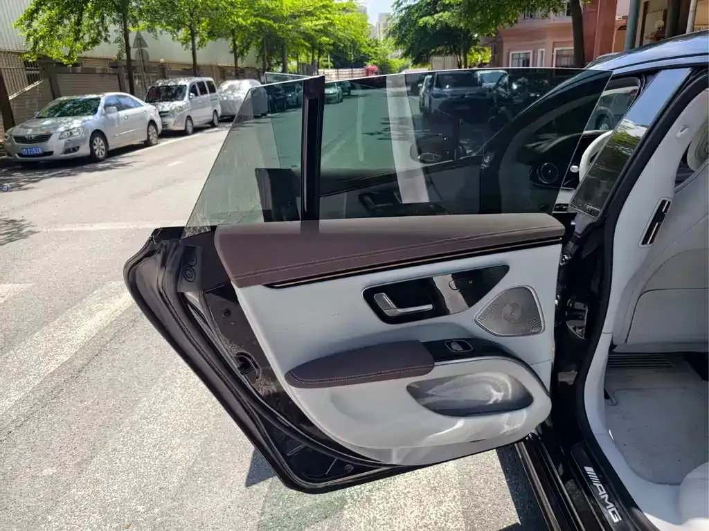 Mercedes-Benz EQS AMG — фото 4