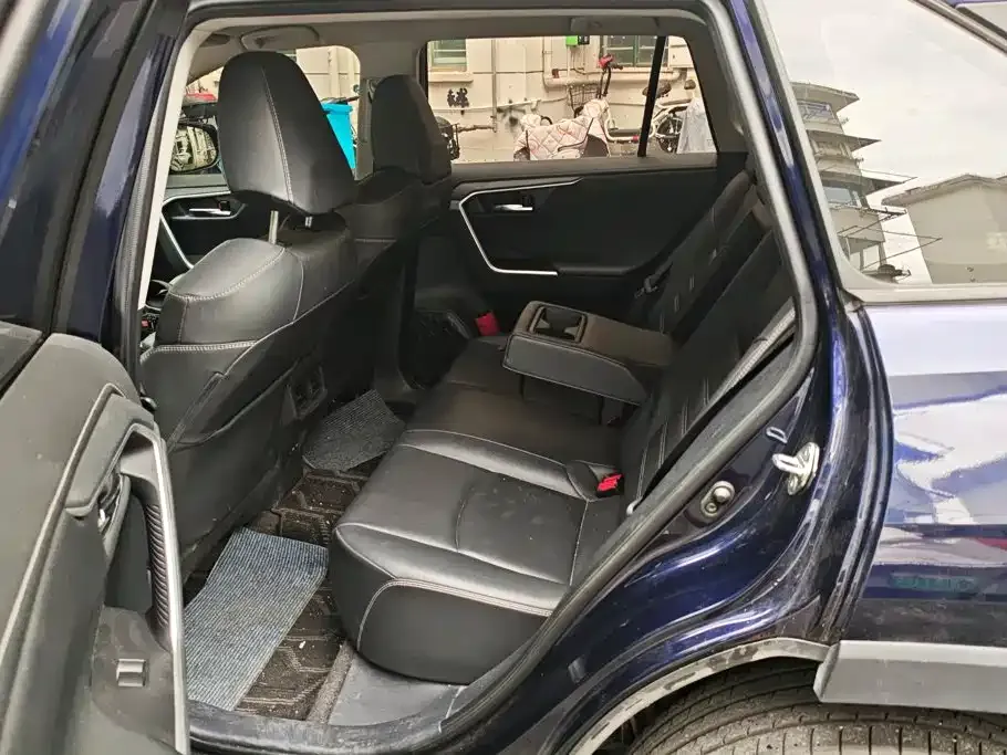 Toyota RAV4 — фото 4