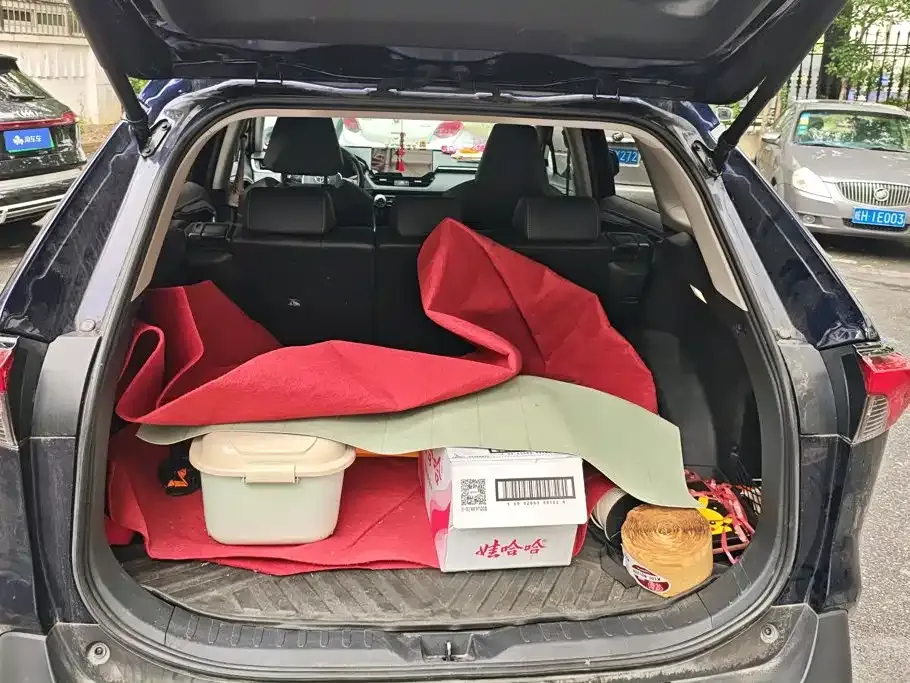Toyota RAV4 — фото 7