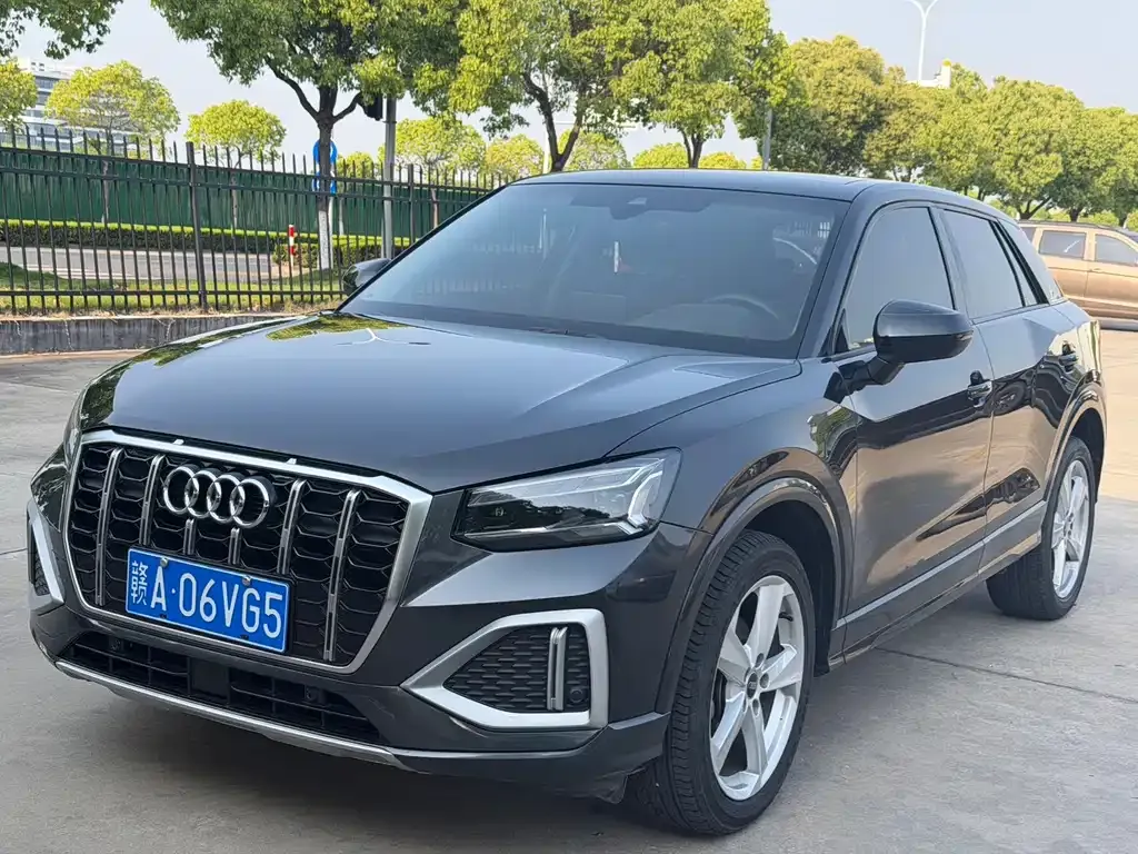 Audi Q2L — фото 10